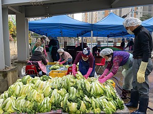 맛있는 김장을 위한 도움의 손길 '감사합니다'